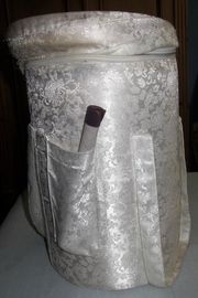 Un tout nouveau sac à main en toile de cristal.