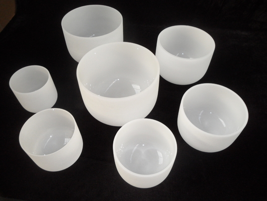Ensembles de bols chantants en quartz accordés au chakra blanc, sélectionnés à la main avec une harmonie parfaite