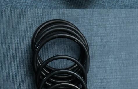 Rings en caoutchouc noir largement utilisés pour les bols de chant en cristal Prix en gros