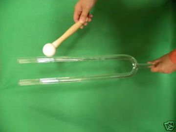 Une fourchette de réglage en cristal clair