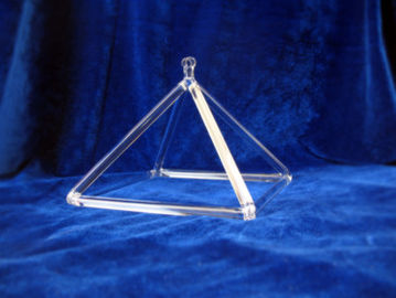 Pyramide chantante en quartz clair