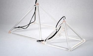 La pyramide de cristal 3-14 est un quartz de haute pureté fabriqué en Chine.