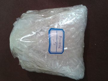 Pyramide chantante en cristal de quartz pour la guérison harmonique et l'équilibre avec une tonalité douce