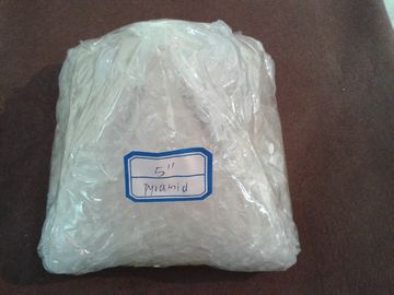 Pyramide chantante en cristal de quartz pour la guérison harmonique et l'équilibre avec une tonalité douce
