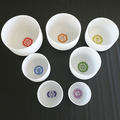 Des bols en cristal glacé de 6 à 24 pouces disponibles pour toutes sortes de notes musicales