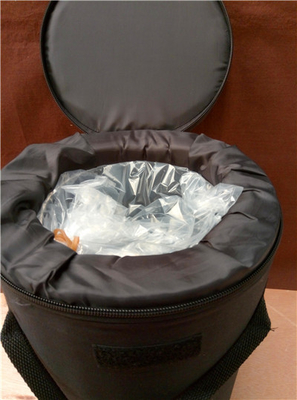 Bocal de chant en cristal bleu foncé