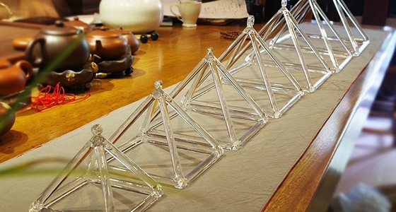 Pyramide en quartz cristal pour la méditation et la guérison des chakras, avec différentes tailles, prix de gros