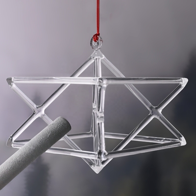 Pyramides chantantes en cristal de quartz clair fabriquées en Chine