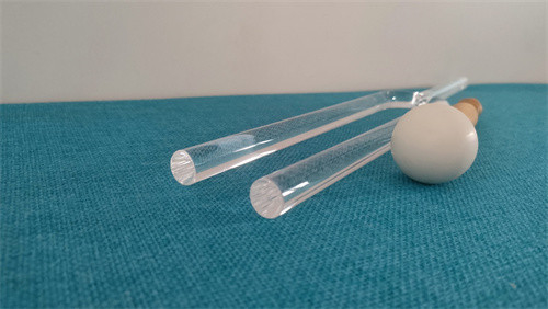 Des fourchettes de réglage en cristal de quartz avec des notes différentes