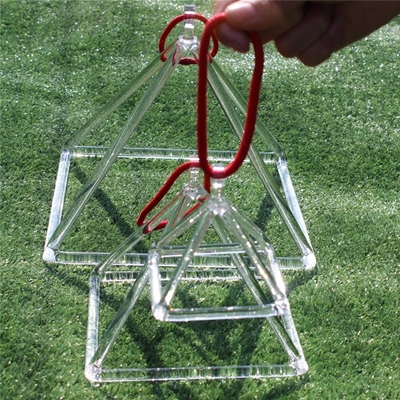 Pyramide en quartz cristal pour la guérison et la thérapie avec sac de transport