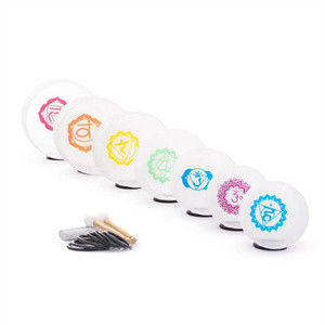 Un ensemble de bol de chant du chakra de lotus couleur unique pour le bain sonore et la méditation