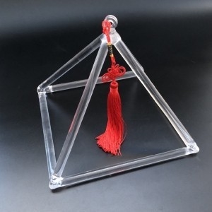 Accessoire de la pyramide chantante en cristal