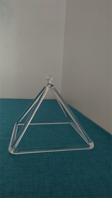 Pyramide chantant en cristal de quartz pour la guérison harmonieuse et l'équilibre avec le son divin
