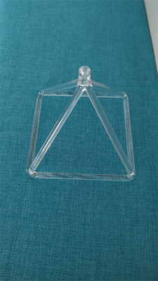 Pyramide chantant en cristal de quartz pour la guérison harmonieuse et l'équilibre avec le son divin