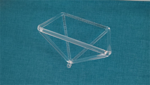 Des pyramides chantantes en cristal de quartz