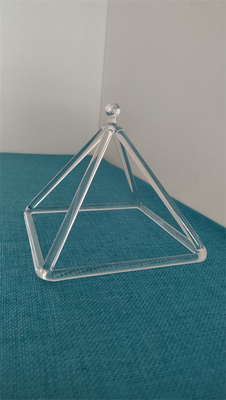 Des pyramides chantantes en cristal de quartz