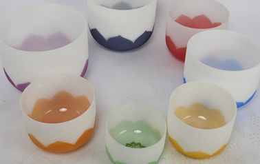 Bol chantant en cristal de quartz givré de 8" avec motif de chakra lotus pour le divertissement musical