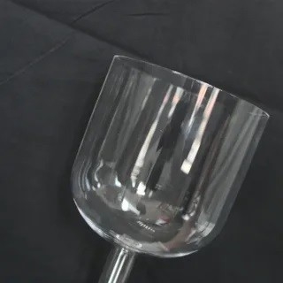 Manipuler un bol chantant en cristal de quartz clair de 6 à 8 pouces pour un son durable
