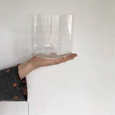 Des bols de chant en cristal clair au quartz