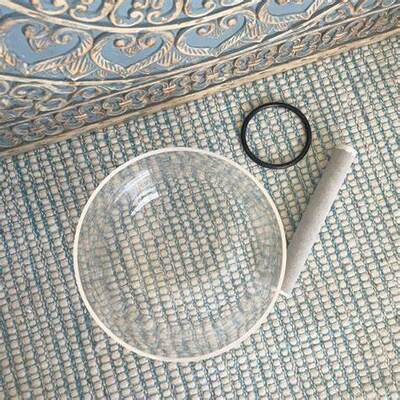 Des bols de chant en cristal clair au quartz