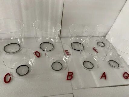 Des bols de chant de cristal clair de 6 à 10 pouces.