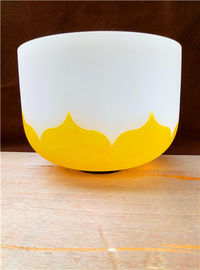 Ensemble de bols chantants en cristal de quartz de lotus chakra jaune de qualité supérieure 440HZ Vente directe d'usine