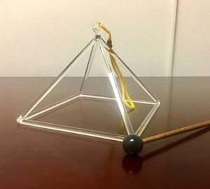 Quartz de cristal Pyramides chantantes Instrument de guérison pour la guérison sonore